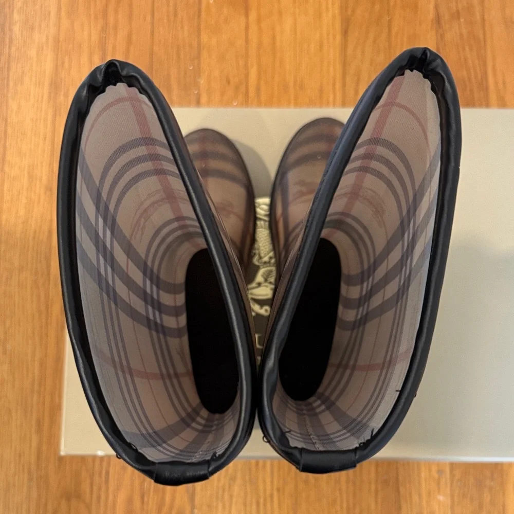 Burberry Brown Plaid Winter & Rain Boots - Picture 5 of 7